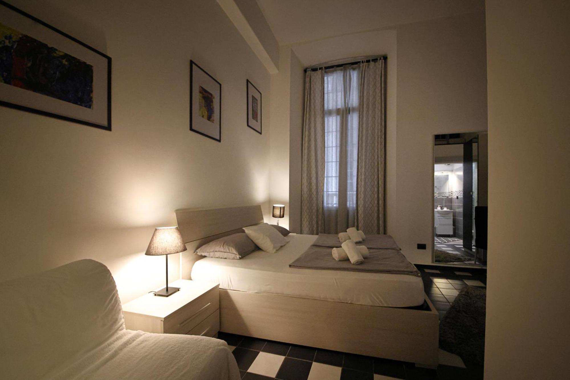 Nik Rooms Генуа Екстериор снимка