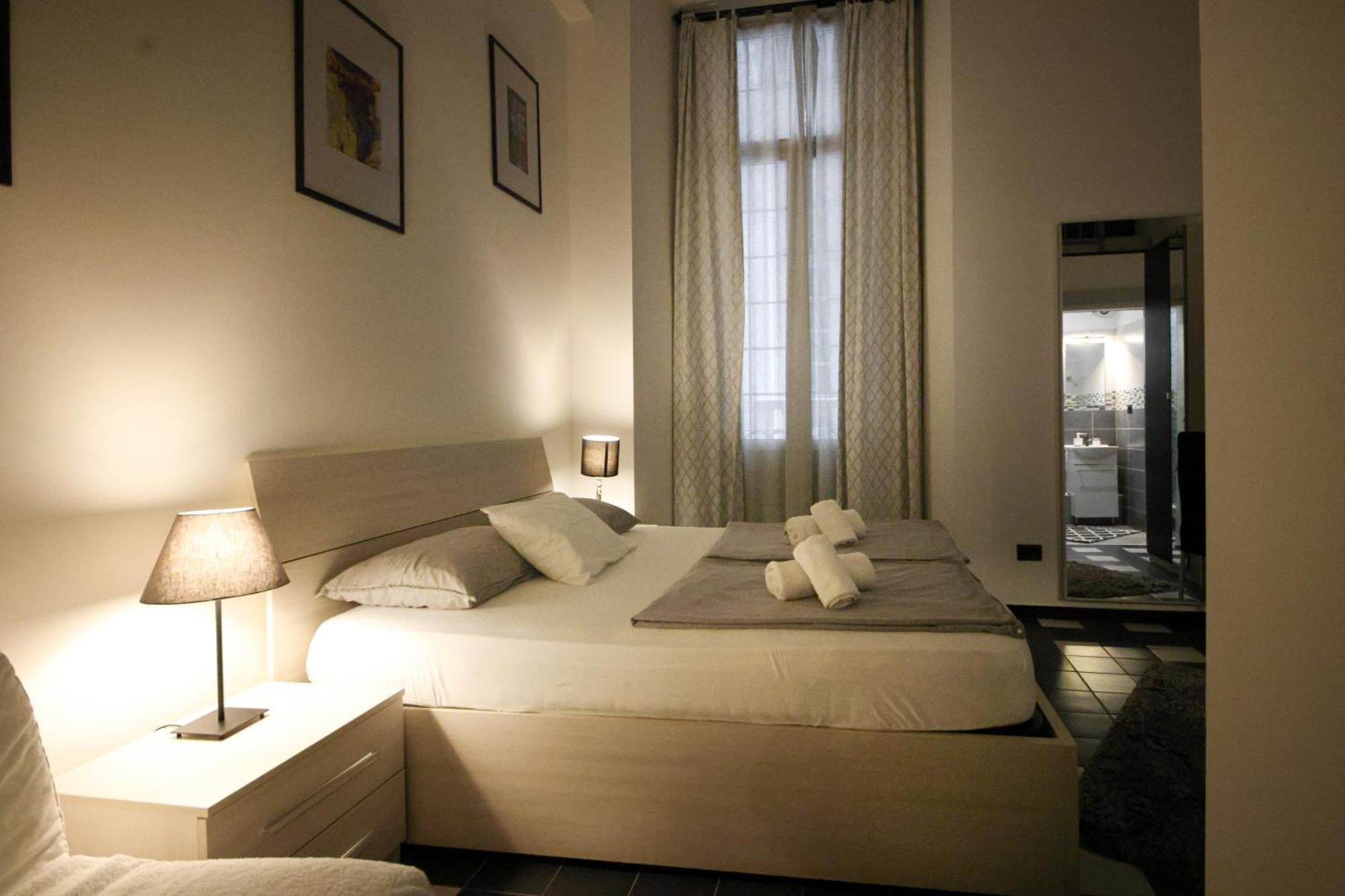 Nik Rooms Генуа Екстериор снимка