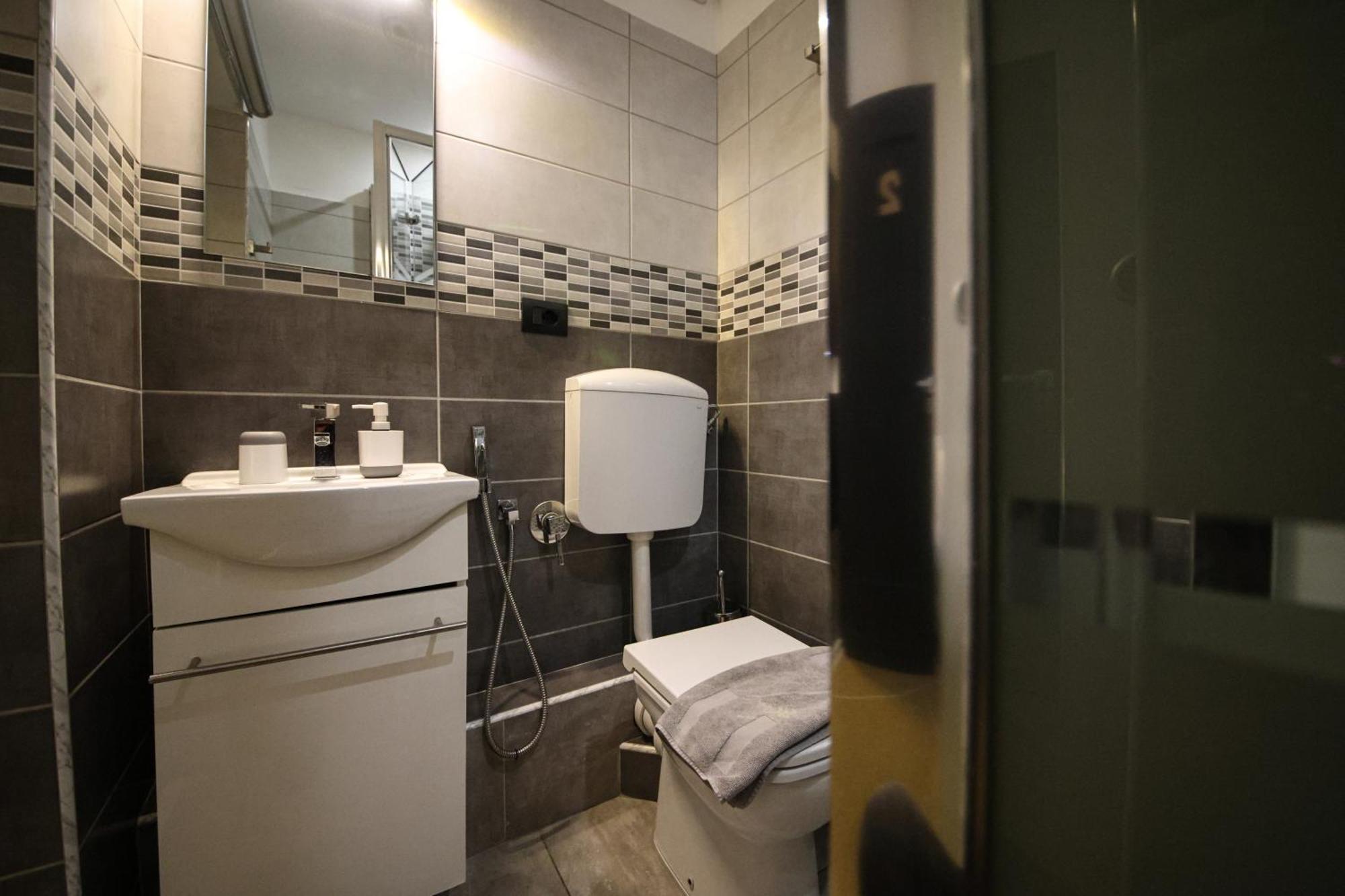 Nik Rooms Генуа Екстериор снимка
