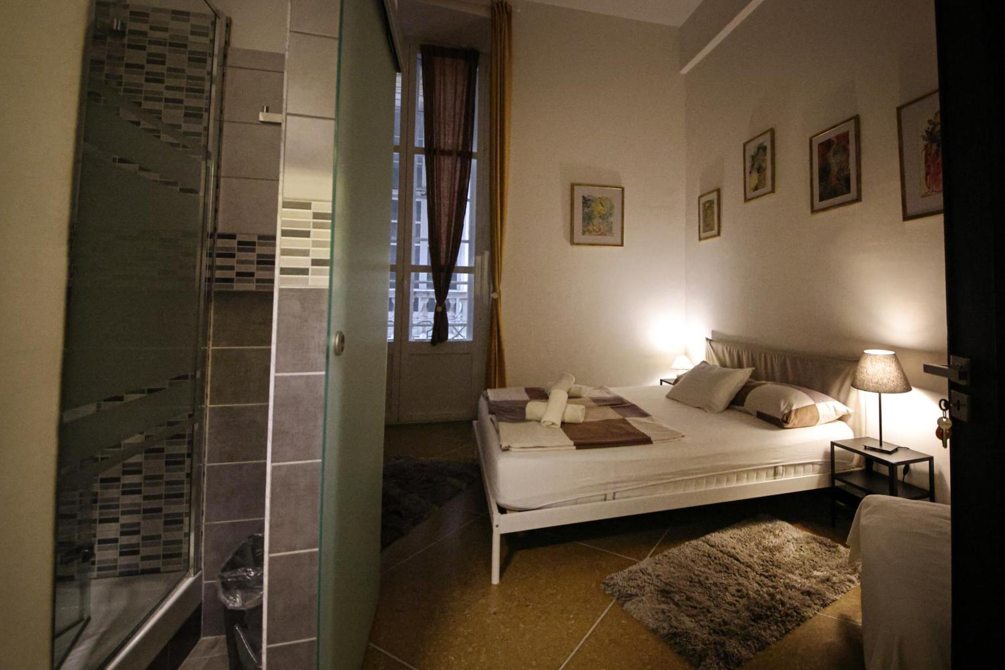 Nik Rooms Генуа Екстериор снимка