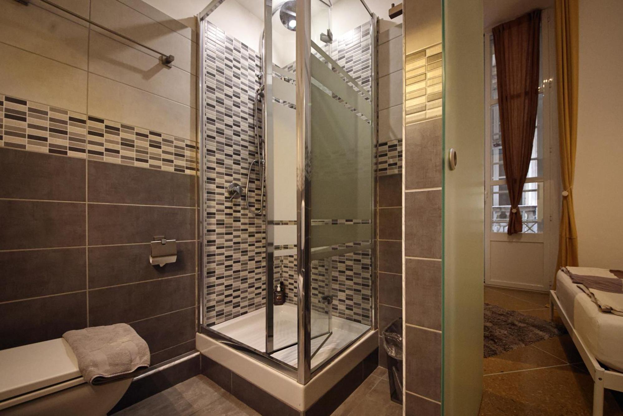 Nik Rooms Генуа Екстериор снимка