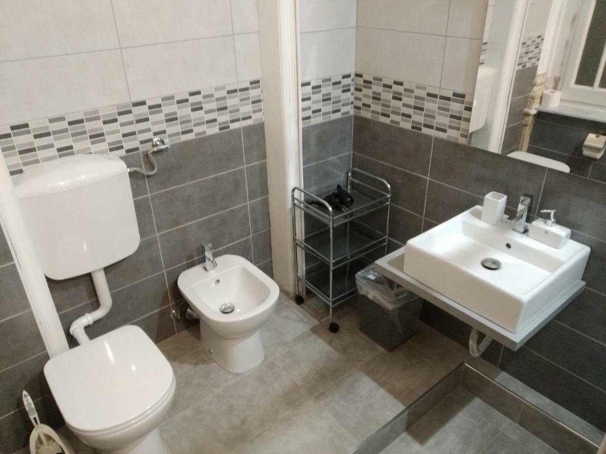 Nik Rooms Генуа Екстериор снимка